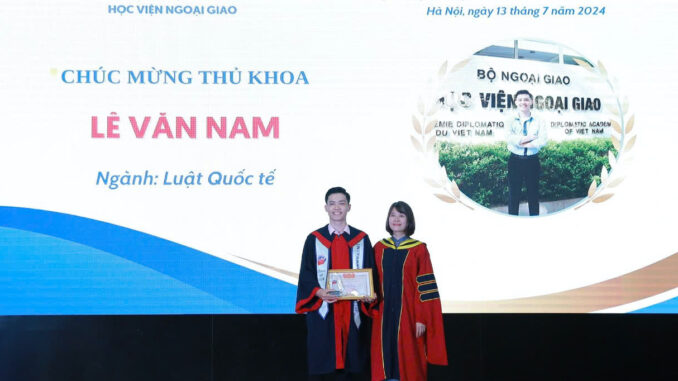 Thủ khoa ngành Luật Quốc tế, Học viện Ngoại giao gác lại sự nghiệp viết đơn xin nhập ngũ vào ngành công an