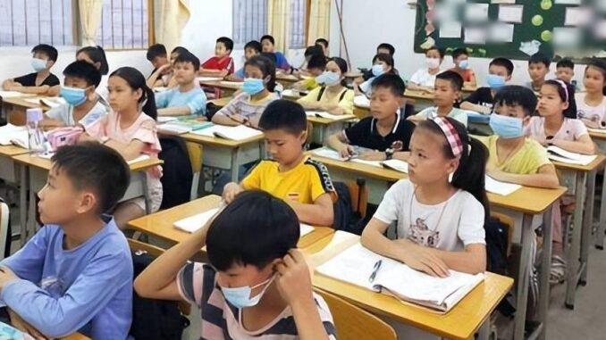 Giáo viên được phép dạy thêm học sinh tiểu học trong trường hợp nào