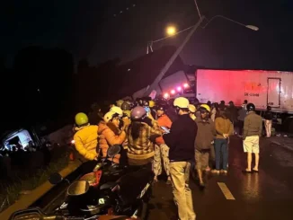 3 xe tải tông nhau trên Quốc lộ, nhiều người bị thương