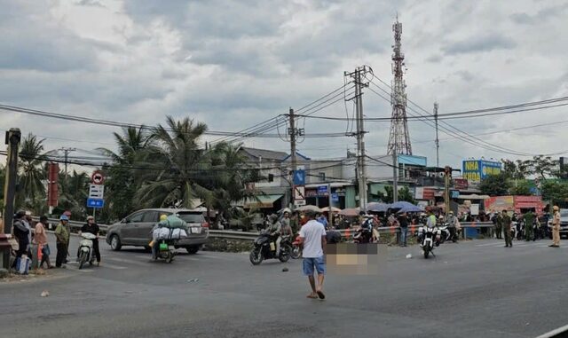 Tai nạn giao thông nghiêm trọng ngay giao lộ ở Bình Chánh