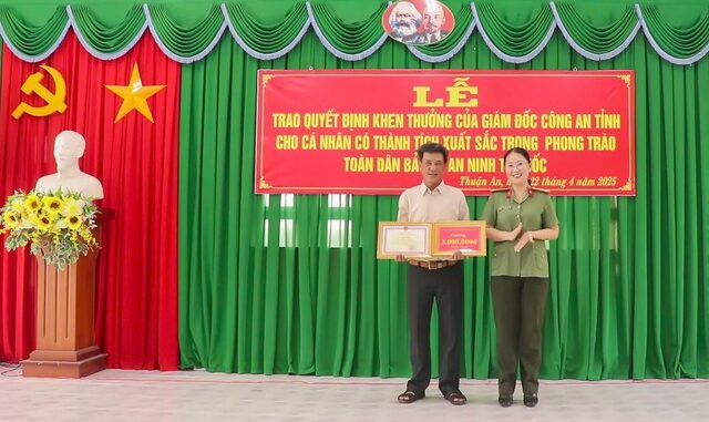 Phát hiện điểm bất thường, tài xế xe ôm chở thẳng đối tượng sát hại 2 người đến trụ sở công an Phát hiện điểm bất thường, tài xế xe ôm chở thẳng đối tượng sát hại 2 người đến trụ sở công an