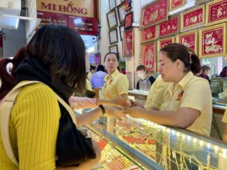 Giá vàng trưa hôm nay 29/4/2025: Bất ngờ đảo chiều dữ dội, người mua vàng nhẫn hôm qua trắng tay rồi, người đầu tư vàng lâu năm cũng mất hết