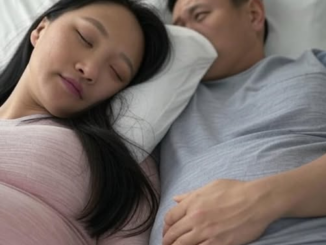 Vợ tôi bầ/u 3 tháng, nhưng ngày nào cũng chạy ship từ 7 giờ sáng đến tận 2 giờ đêm để kiếm tiền nuôi tôi chữa UT