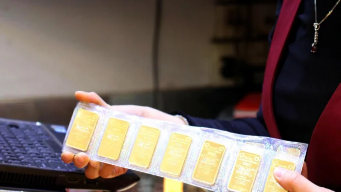 Vàng trượt không phanh, lỗ ngay 7,5 triệu ᵭồng/lượng qua một ᵭêm Vàng trượt không phanh, lỗ ngay 7,5 triệu ᵭồng/lượng qua một ᵭêm