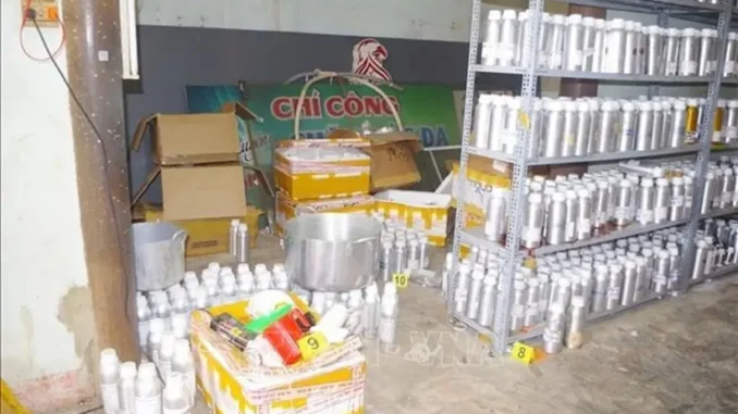 Vụ sản xuất nước hoa giả bằng máy đánh trứng, thu lợi hơn 10 tỷ: Thành phẩm dán mác "Made in Dubai" Vụ sản xuất nước hoa giả bằng máy đánh trứng, thu lợi hơn 10 tỷ: Thành phẩm dán mác "Made in Dubai"