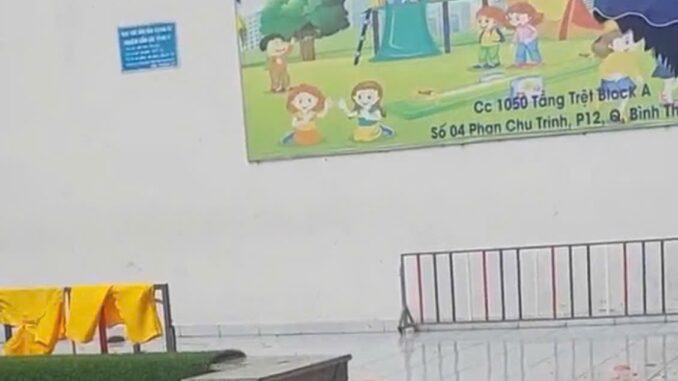 Nhân viên ngân hàng rơi từ tầng 20 chung cư tử vong