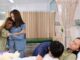 Con gái một mình chăm mẹ suốt 10 năm ốm đau cuối đời còn em trai chẳng đoái hoài. Vậy mà trước khi mất mẹ tôi lại thừa kế cho em trai cuốn sổ tiết kiệm 21 tỷ còn con gái chỉ được bộ nữ trang mỹ ký cũ mèm.