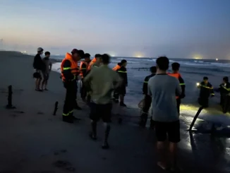 Quảng Ngãi: Tắm biển, 4 học sinh đuối nước mất tích