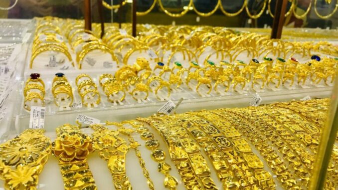 Lý do giá vàng nhảy múa, vọt tăng rồi đột ngột sụt giảm Lý do giá vàng nhảy múa, vọt tăng rồi đột ngột sụt giảm