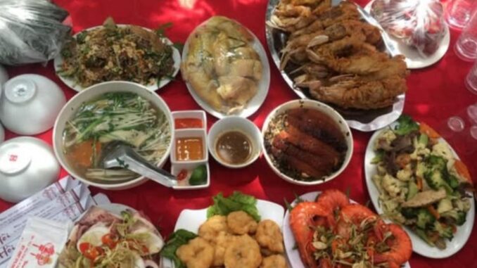 Dắt theo con gái 4 tuổi đi dự đám cưới, tôi bị nhà cô dâu “mời khéo” về Dắt theo con gái 4 tuổi đi dự đám cưới, tôi bị nhà cô dâu “mời khéo” về