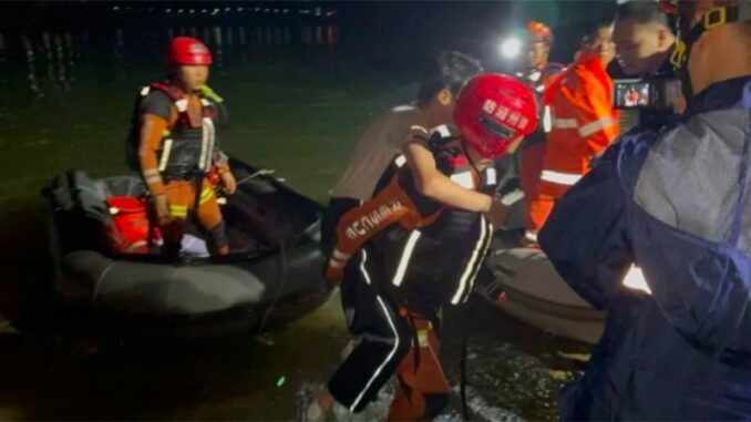 Lật thuyền du lịch tại Trung Quốc, gần 90 người thư:ơng v:ong Lật thuyền du lịch tại Trung Quốc, gần 90 người thư:ơng v:ong