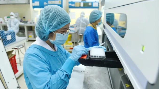 TP.HCM: 83% mẫu giải trình tự gene ca COVID-19 là biến chủng NB.1.8.1 TP.HCM: 83% mẫu giải trình tự gene ca COVID-19 là biến chủng NB.1.8.1