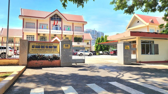 Hàng ngàn giáo viên ở Đắk Lắk bị thu hồi tiền phụ cấp ưu đãi
