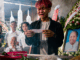 Bố mẹ bỏ đi biền biệt đã mười mấy năm, một tay bà nội chăm sóc từng bữa ăn giấc ngủ, vì mải chơi tôi quên mất bà vẫn đợi ở nhà, bỗng 1 ngày nhận tin s;;é;t đ:á:nh tôi b;àng ho;àng chạy về thì chỉ còn lại dòng chữ nguệch ngoạc bên mâm cơm bà để lại “Cháu ăn cơm kẻo đói”…
