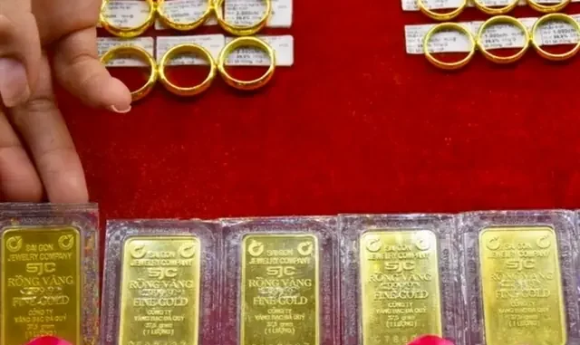 Giá vàng hôm nay 2-5: Lao dốc rồi bật tăng trở lại Giá vàng hôm nay 2-5: Lao dốc rồi bật tăng trở lại