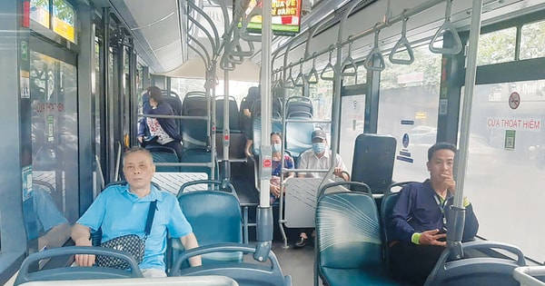 “Xanh hóa” xe buýt: Bước đi quyết liệt thay đổi diện mạo giao thông Hà Nội “Xanh hóa” xe buýt: Bước đi quyết liệt thay đổi diện mạo giao thông Hà Nội