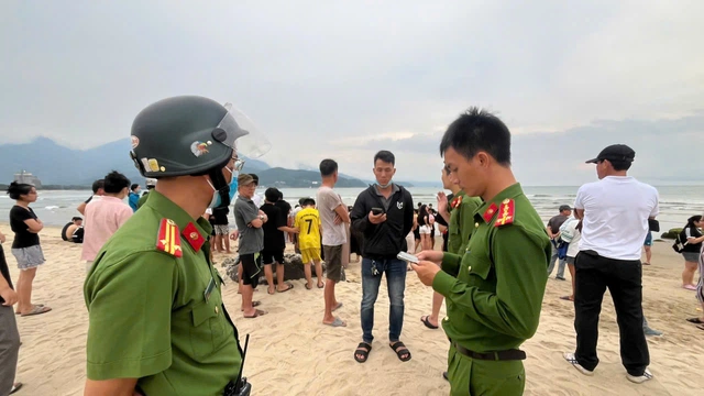 Phát hiện thi thể 2 học sinh trôi dạt vào bờ biển Nam Ô ở Đà Nẵng Phát hiện thi thể 2 học sinh trôi dạt vào bờ biển Nam Ô ở Đà Nẵng