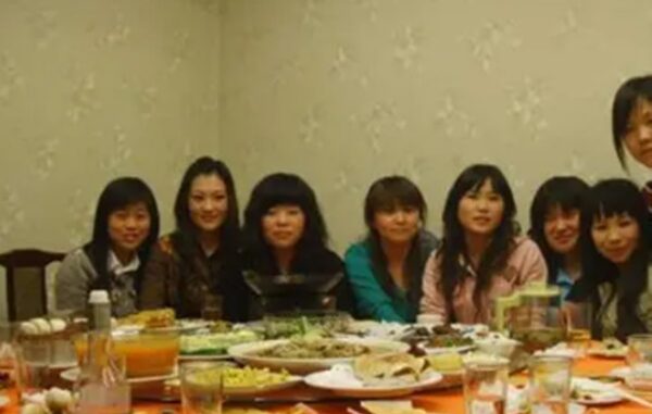 Đi họp lớp gặp lại hoa khôi của trường, tôi cay đắng nhận ra sự thật: Giữa phụ nữ sinh con ở tuổi 20 và tuổi 30 thật sự khác biệt Đi họp lớp gặp lại hoa khôi của trường, tôi cay đắng nhận ra sự thật: Giữa phụ nữ sinh con ở tuổi 20 và tuổi 30 thật sự khác biệt