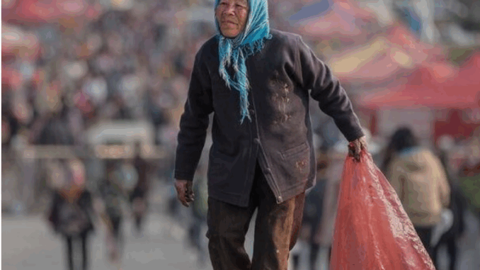 Cho bà cụ ăn xin đi nhờ xe, nào ngờ 10 phút sau thì chuyện k inh kh ủng xảy ra khiến tài xế sợ t ái m ặt Cho bà cụ ăn xin đi nhờ xe, nào ngờ 10 phút sau thì chuyện k inh kh ủng xảy ra khiến tài xế sợ t ái m ặt