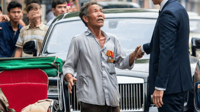 Cựu chiến binh lái xích lô va phải siêu xe, tỷ phú đưa ra cách giải quyết khiến tất cả những ai chứng kiến đều phải thán phục… Cựu chiến binh lái xích lô va phải siêu xe, tỷ phú đưa ra cách giải quyết khiến tất cả những ai chứng kiến đều phải thán phục…