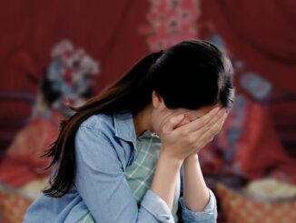 Mẹ tôi chưa được 49 ngày, bố đã đi chụp ảnh cưới với cô vợ trẻ 25 tuổi.