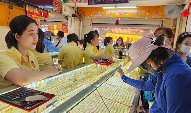 Giá vàng hôm nay 19-5: Vừa mở cửa, đồng loạt tăng trở lại Giá vàng hôm nay 19-5: Vừa mở cửa, đồng loạt tăng trở lại