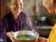 Được mẹ chồng nấu cho bát canh rau ngót để tẩm bổ, ai ngờ con dâu tiểu thư ngay lập tức ng;;ã ng;;ửa ra đất bất tỉnh, 1 tháng sau cả nhà chồng phải tới v:;an xin tha thứ vì sự th;;am l:am nhưng đã quá muộn….