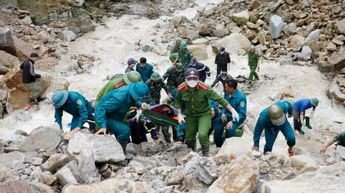 Đại tá Công an kể về 8 tiếng tìm kiếm 5 người bị vùi lấp ở dự án thủy điện Đại tá Công an kể về 8 tiếng tìm kiếm 5 người bị vùi lấp ở dự án thủy điện
