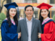 Người mẹ chê nghèo bỏ nhà đi khi 2 con gái chỉ 3 tháng tuổi, ông Hùng “gà trống nuôi con”, sau 29 năm vất vả 2 con gái đã đỗ Tiến sĩ!