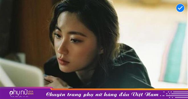 Xông vào khách sạn bắt tại trận chồng ngoại tình nhưng khi lật tấm chăn nhìn rõ mặt tiểu tam, tôi phải bật cười chua xót Xông vào khách sạn bắt tại trận chồng ngoại tình nhưng khi lật tấm chăn nhìn rõ mặt tiểu tam, tôi phải bật cười chua xót