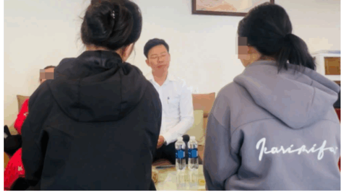 Kh:ởi t:ố v ụ á:n 2 c on g ái t ố b ị ch a r::uột h:i:ế:p d:â:m ở T.P.H.C.M Kh:ởi t:ố v ụ á:n 2 c on g ái t ố b ị ch a r::uột h:i:ế:p d:â:m ở T.P.H.C.M