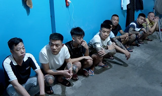 Phát hiện 28 nữ nhân viên trong khu nhà trọ rào kín dây thép gai ở Thái Bình Phát hiện 28 nữ nhân viên trong khu nhà trọ rào kín dây thép gai ở Thái Bình