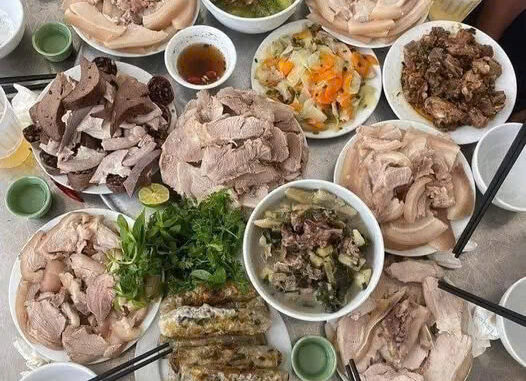 Giỗ t;ổ cả họ con dâu sáng tạo làm cỗ kiểu mới, vừa nhìn thấy cả họ rủ nhau ra về Giỗ t;ổ cả họ con dâu sáng tạo làm cỗ kiểu mới, vừa nhìn thấy cả họ rủ nhau ra về