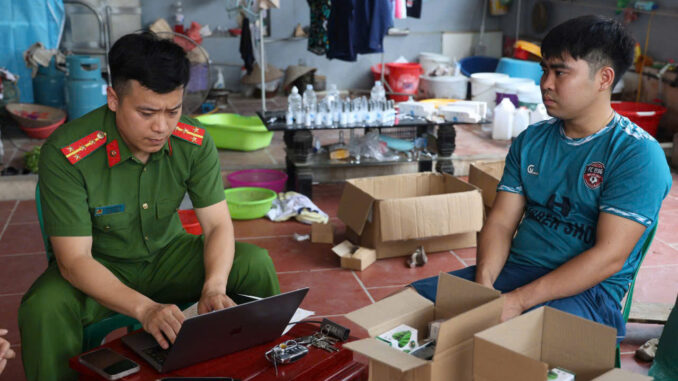 Triệt phá cơ sở sản xuất, buôn bán số lượng lớn mỹ phẩm giả Triệt phá cơ sở sản xuất, buôn bán số lượng lớn mỹ phẩm giả