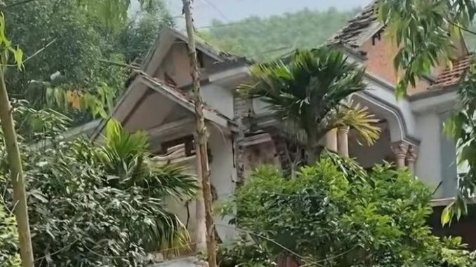 Tiếng n:ổ lớn phát ra tại nhà dân làm 1 người t/ử v/ong Tiếng n:ổ lớn phát ra tại nhà dân làm 1 người t/ử v/ong