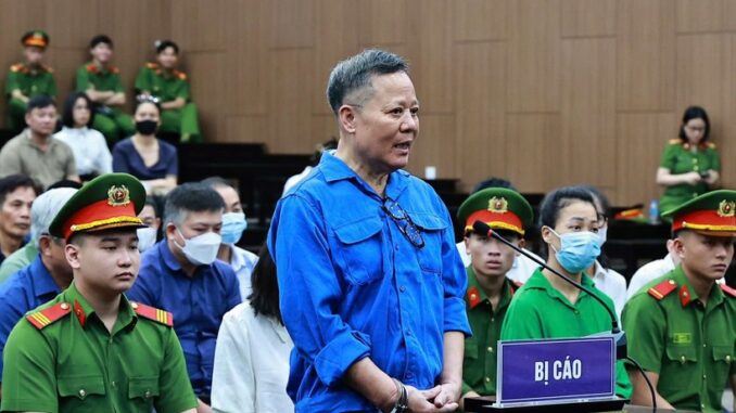 Ông chủ khai thác đất hiếm khóc: “Bị cáo có làm, nhưng chưa kịp xong thì bị bắt” Ông chủ khai thác đất hiếm khóc: “Bị cáo có làm, nhưng chưa kịp xong thì bị bắt”