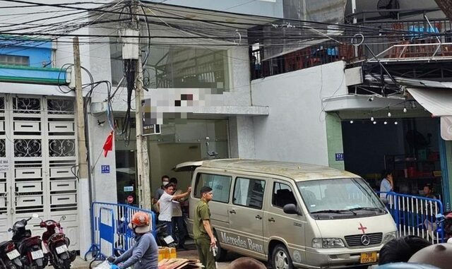 Vụ 3 người tử vong trong khách sạn: Đau xót cảnh giấy khen, bình sữa đặt cạnh di ảnh bé trai 5 tuổi Vụ 3 người tử vong trong khách sạn: Đau xót cảnh giấy khen, bình sữa đặt cạnh di ảnh bé trai 5 tuổi