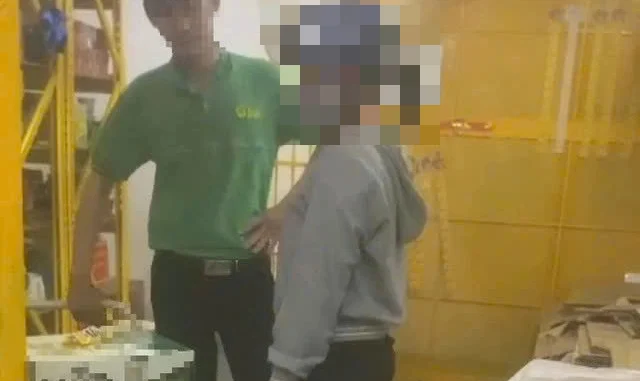 Cho thôi việc nữ hiệu trưởng lấy cắp đồ ở Bách hóa Xanh Cho thôi việc nữ hiệu trưởng lấy cắp đồ ở Bách hóa Xanh