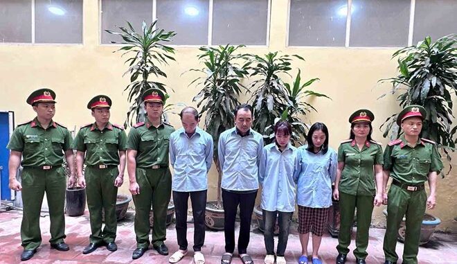 Quá kh::ủng kh::iếp: Khởi t::ố bí thư cùng 3 cán bộ phường ở Hà Nội về t::ội Nhận h::ối lộ nhiều năm liền Quá kh::ủng kh::iếp: Khởi t::ố bí thư cùng 3 cán bộ phường ở Hà Nội về t::ội Nhận h::ối lộ nhiều năm liền