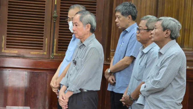 Dàn cựu lãnh đạo Vinafood II hầu tòa vì chuyển giao đất “vàng” cho tư nhân Dàn cựu lãnh đạo Vinafood II hầu tòa vì chuyển giao đất “vàng” cho tư nhân