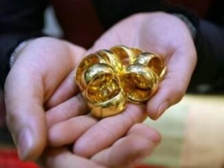 Đem vàng đi bán sau 15 năm, cô gái sững sờ vì khi không được thu mua: Những ai đang có vàng nên đọc để có kinh nghiệm cho mình