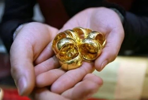 Đem vàng đi bán sau 15 năm, cô gái sững sờ vì khi không được thu mua: Những ai đang có vàng nên đọc để có kinh nghiệm cho mình Đem vàng đi bán sau 15 năm, cô gái sững sờ vì khi không được thu mua: Những ai đang có vàng nên đọc để có kinh nghiệm cho mình