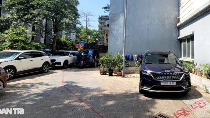 Vì sao 19 người dân khởi kiện dự án “đường cong mềm mại” ở Hà Nội? Vì sao 19 người dân khởi kiện dự án “đường cong mềm mại” ở Hà Nội?