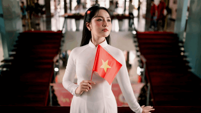 Cha đẻ ca khúc 2,2 tỷ view hot nhất dịp 30/4 bất ngờ xin lỗi