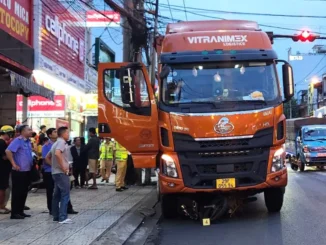 Đang dừng chờ đèn đỏ bị ô tô không người lái cán t:ử vo:ng