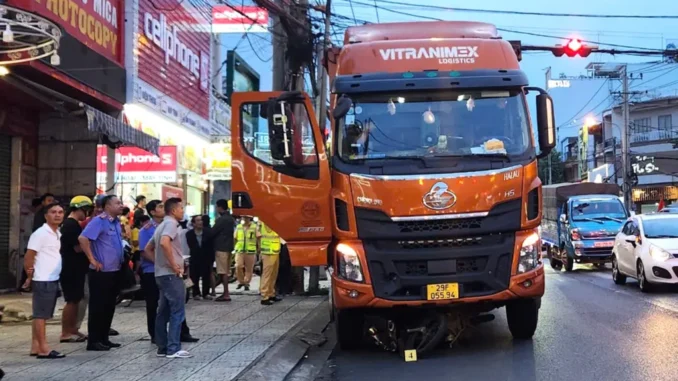 Đang dừng chờ đèn đỏ bị ô tô không người lái cán t:ử vo:ng Đang dừng chờ đèn đỏ bị ô tô không người lái cán t:ử vo:ng