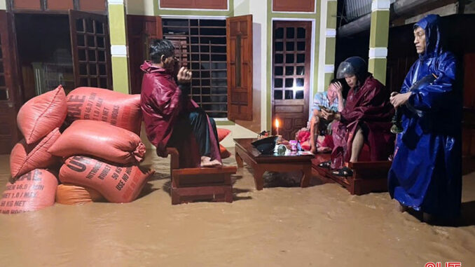 Xót xa quá Hà Tĩnh ơi: Thương bà con biết nhường nào Xót xa quá Hà Tĩnh ơi: Thương bà con biết nhường nào