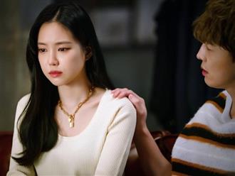 Bị cô gái lạ lao đến tát tới tấp trên phố, tôi ngớ người rồi bàng hoàng phát hiện sự thật không tưởng đằng sau Bị cô gái lạ lao đến tát tới tấp trên phố, tôi ngớ người rồi bàng hoàng phát hiện sự thật không tưởng đằng sau