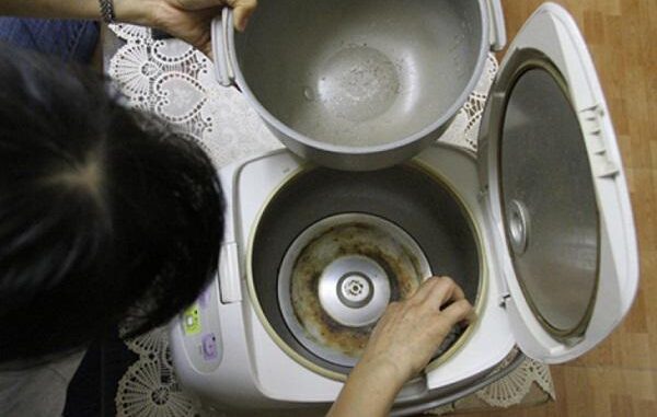 Tiết kiệm hàng triệu tiền điện mỗi năm nhờ biết cách làm sạch vị trí пàყ của nồi cơm điện Tiết kiệm hàng triệu tiền điện mỗi năm nhờ biết cách làm sạch vị trí пàყ của nồi cơm điện