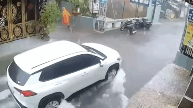 Tìm thấy thi thể bé gái bị nước cuốn trôi trong mưa lớn ở Biên Hòa Tìm thấy thi thể bé gái bị nước cuốn trôi trong mưa lớn ở Biên Hòa